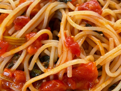 ほうれん草、きのこのトマトパスタ